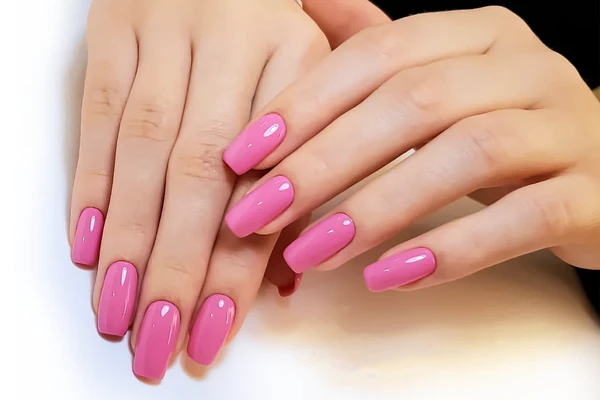 LUMIÈRE STUDIO​ Esmalteria Express. Atendimento rápido sem comprometer a qualidade. Atendemos por ordem de chegada ou agendamento.